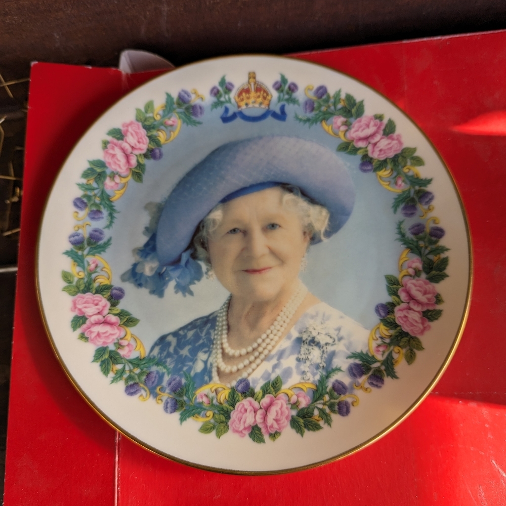 Queen mother 100 birthday commemorative plate